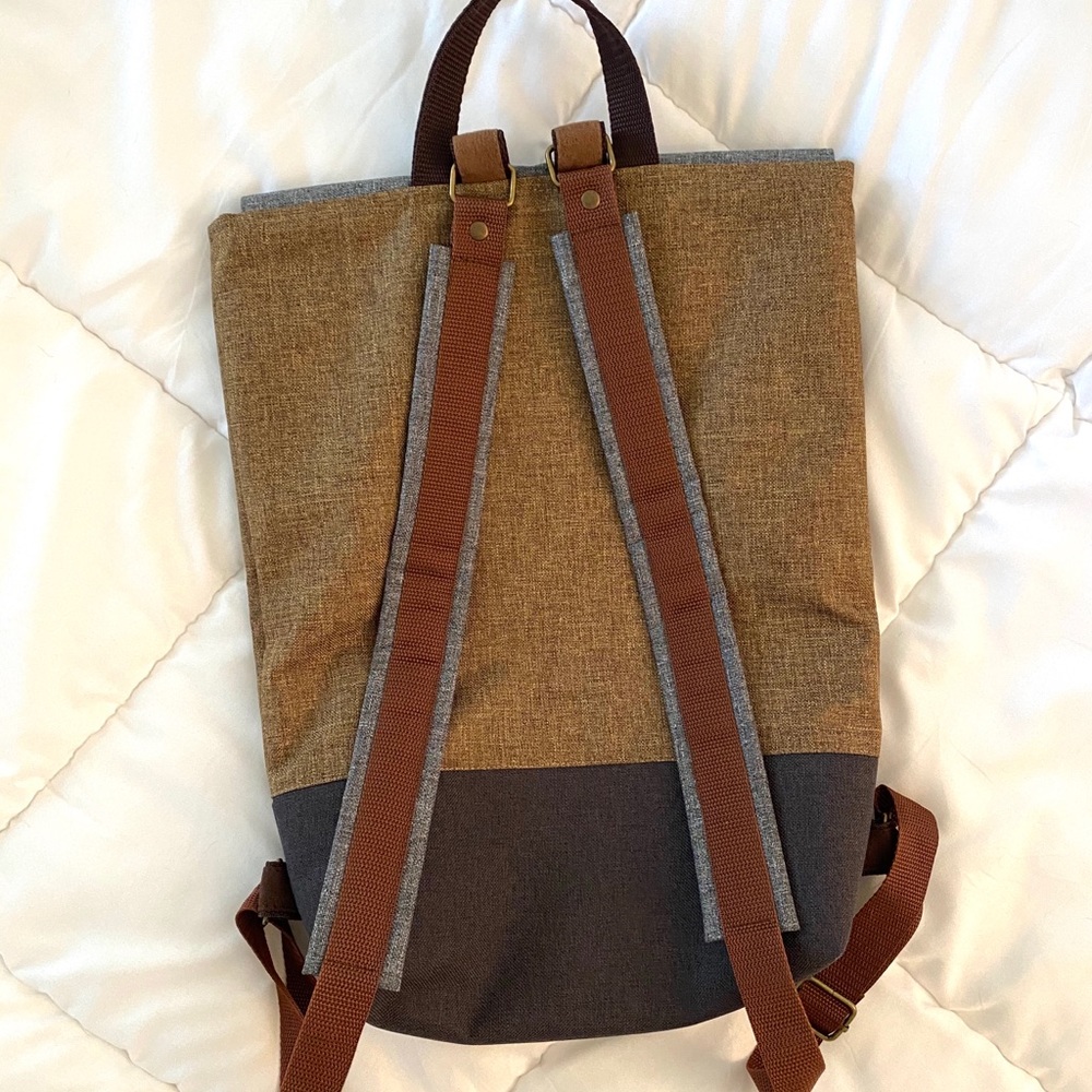 Backpack - Picture 2 of 7